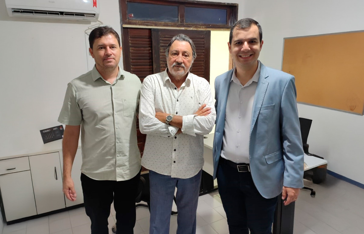 Foto com Egídio Angelo, Dr. Faustino Pires e Mayrton Rodovalho.