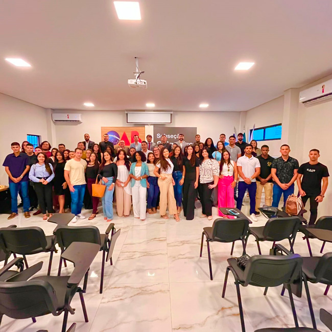 Comando para notícia - Alunos de Direito da FACHUSC conhecem nova sede da OAB-Salgueiro em visita orientada.