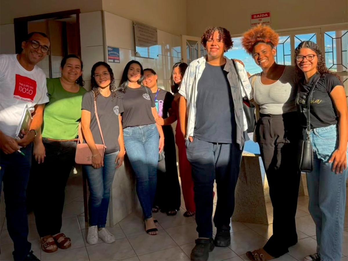 Alunos e professora recebidos por Enildo Paiva