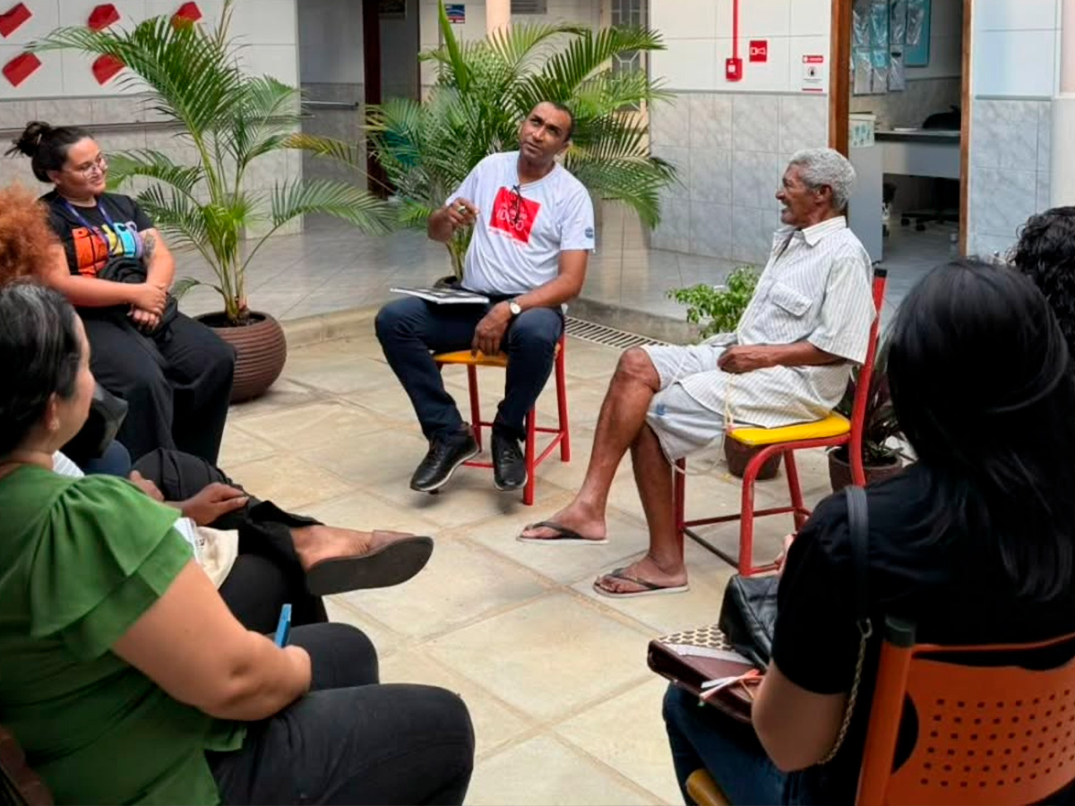 Enildo Paiva conversando