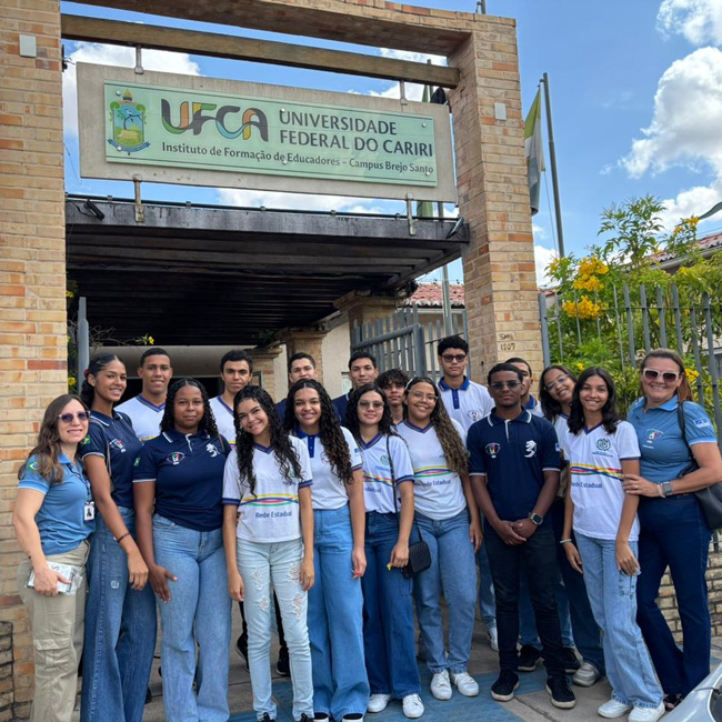 Comando para notícia - Alunos de Letras, Pedagogia e Psicologia participam do III Encontro ENPIBID com foco na formação docente.